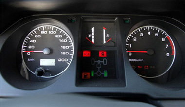 首睿工控机搭载某品牌汽车仪表，采用我们的智能仪表